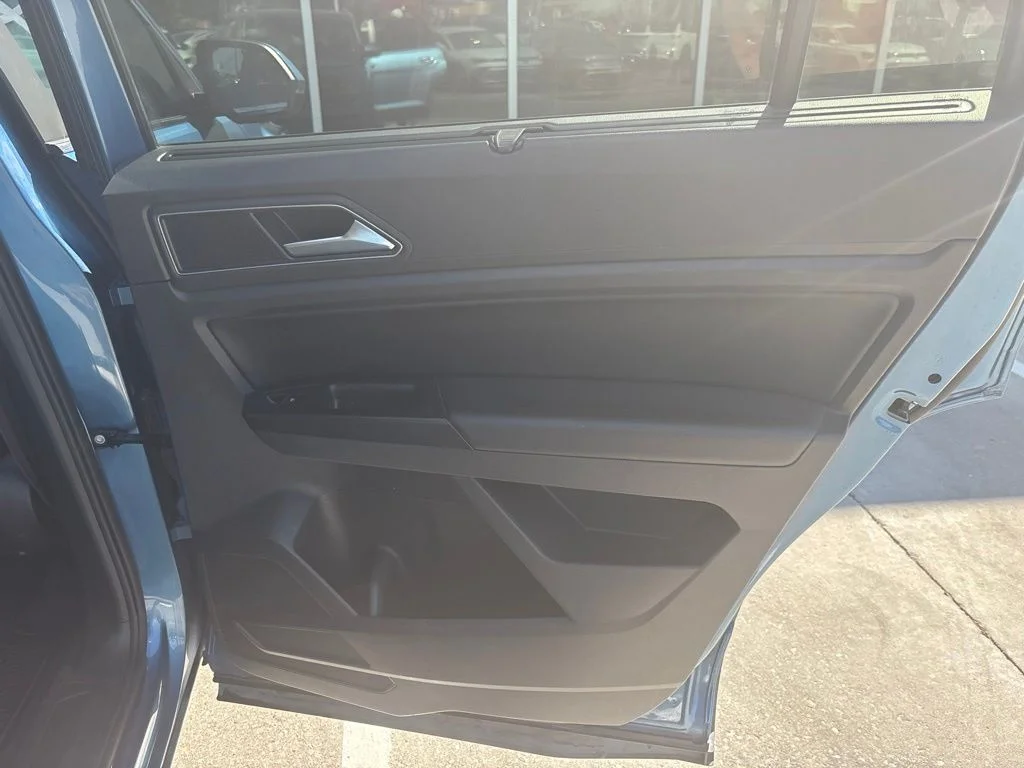 Used 2019 Blue Volkswagen 3.6L V6 SE image 17