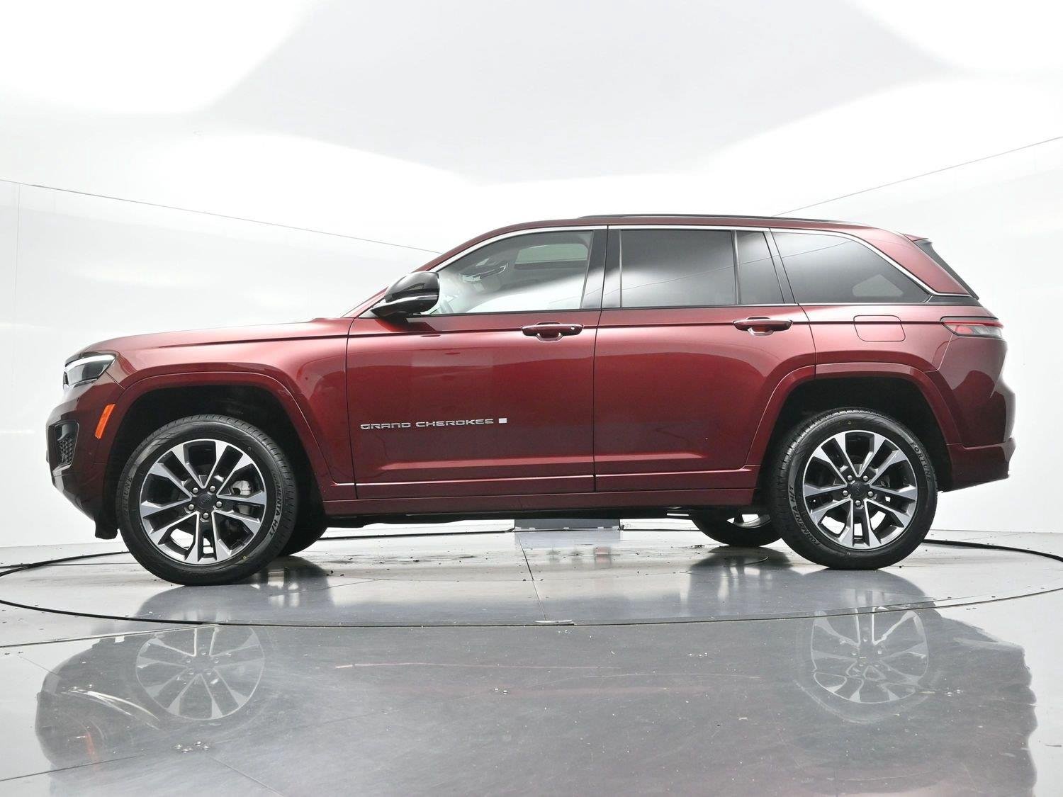 Used 2022 Velvet Red Pearlcoat Jeep Overland image 45