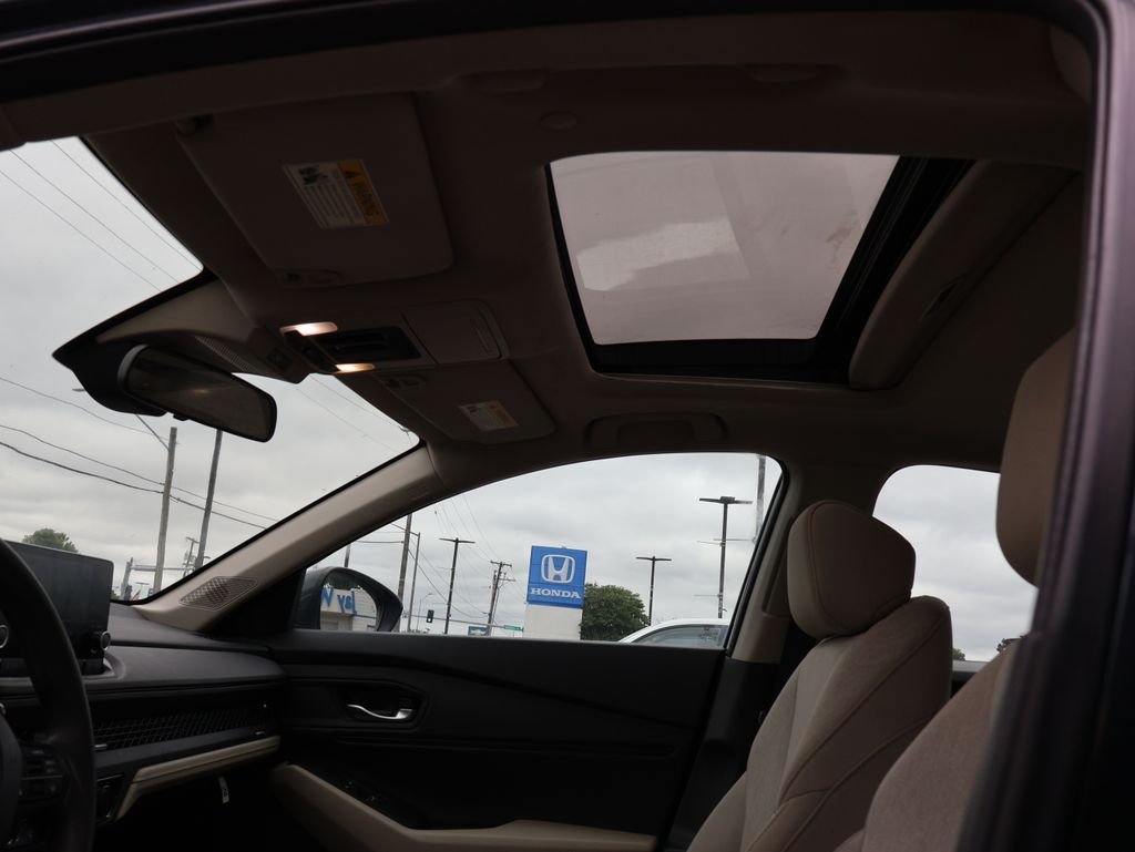 Used 2023  Honda EX image 10