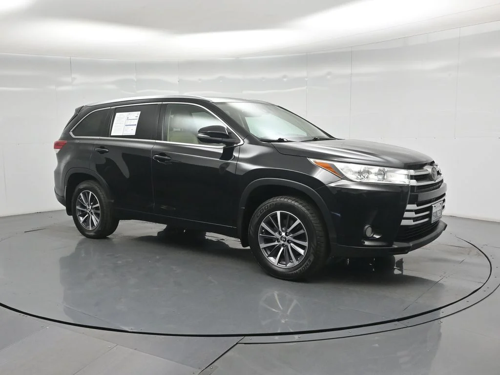 Used 2018 Black Toyota XLE image 50