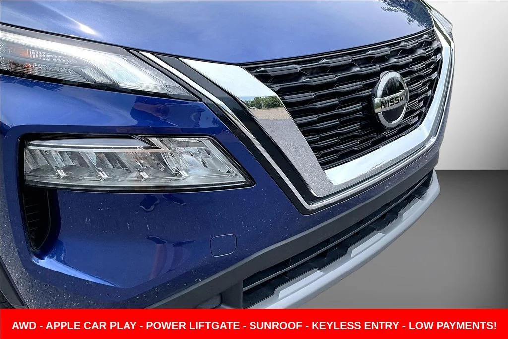 Used 2021 Blue Nissan SV image 31