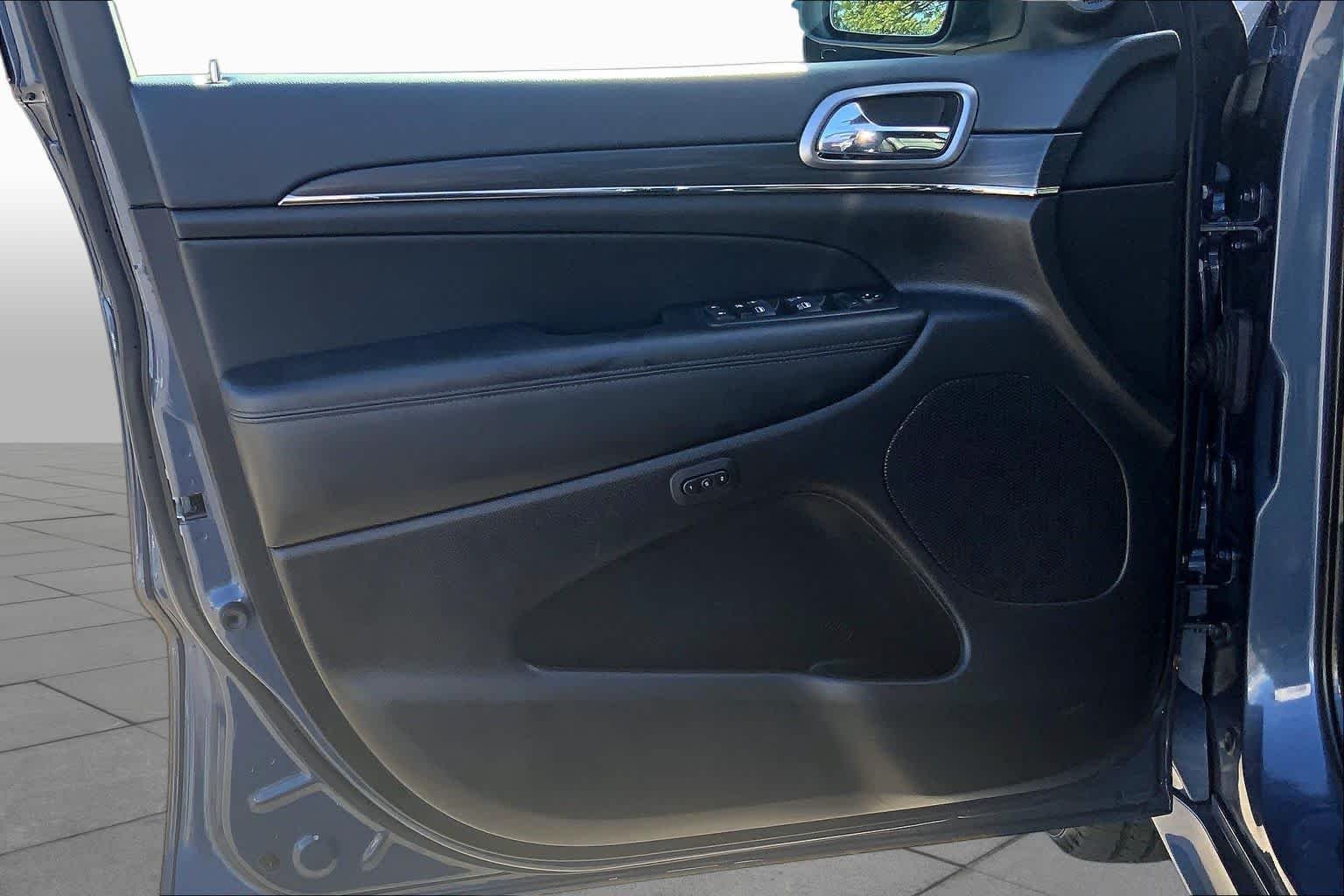 Used 2020 Slate Blue Pearlcoat Jeep Limited X image 21