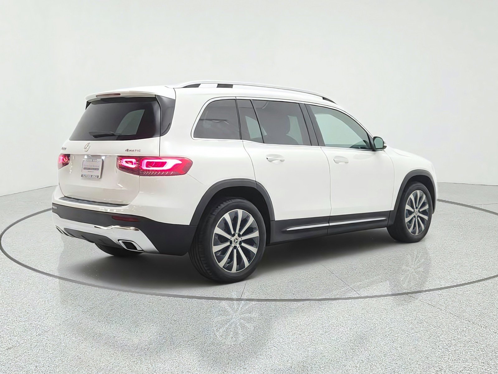 Used 2023 Polar White Mercedes-Benz GLB 250 4MATIC® SUV image 5