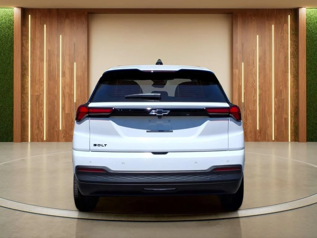 New 2027 Summit White Chevrolet LT image 30