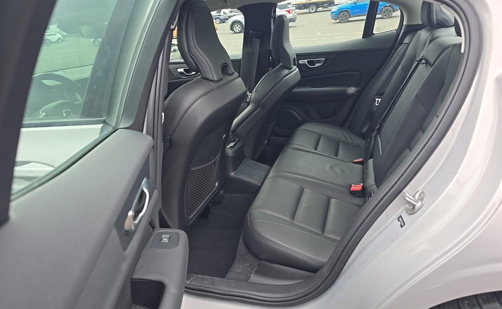 Used 2023  Volvo T8 Plus Dark Theme image 14