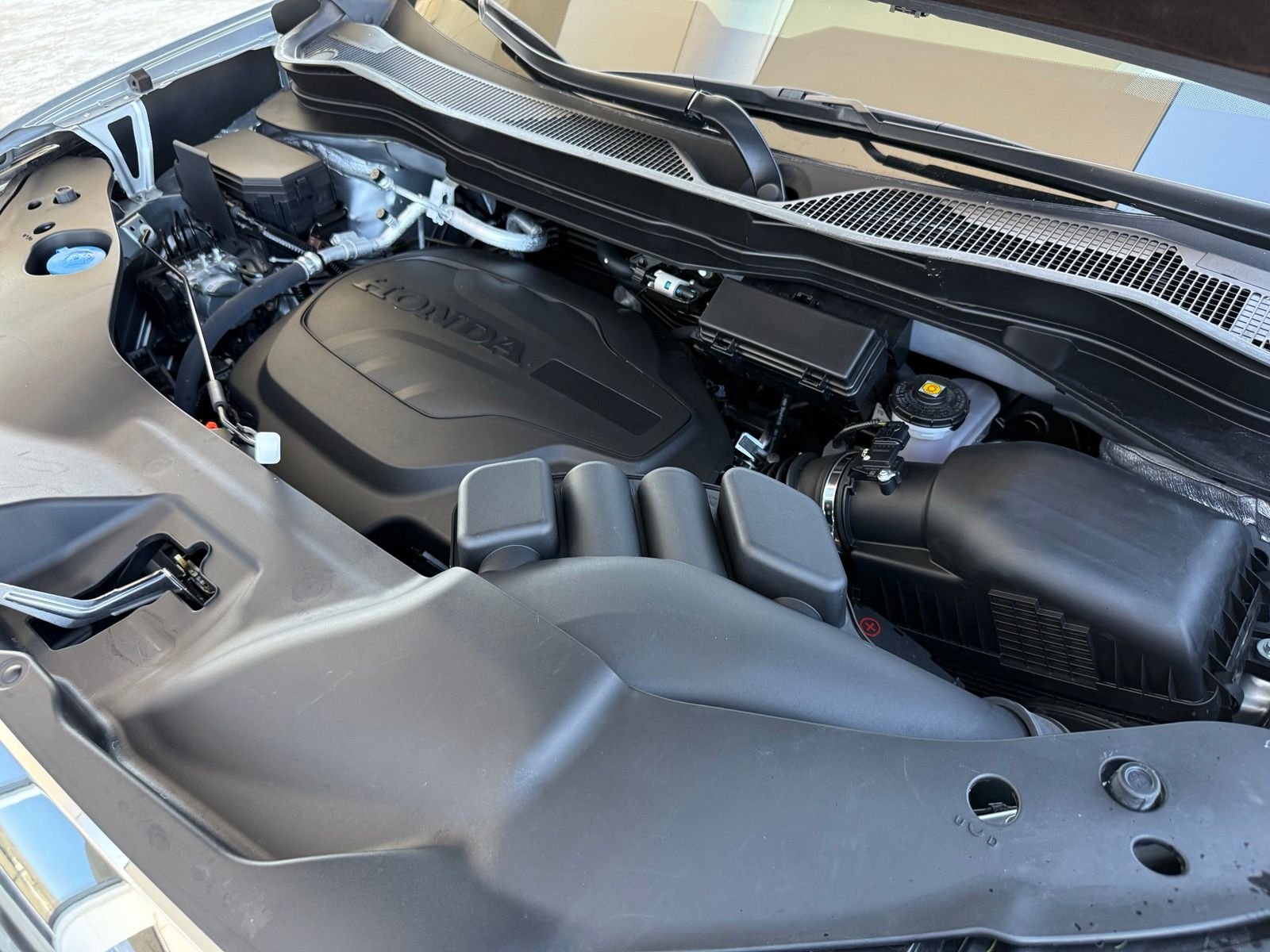 Certified Used 2025 Solar Silver Metallic Honda AWD RTL image 47