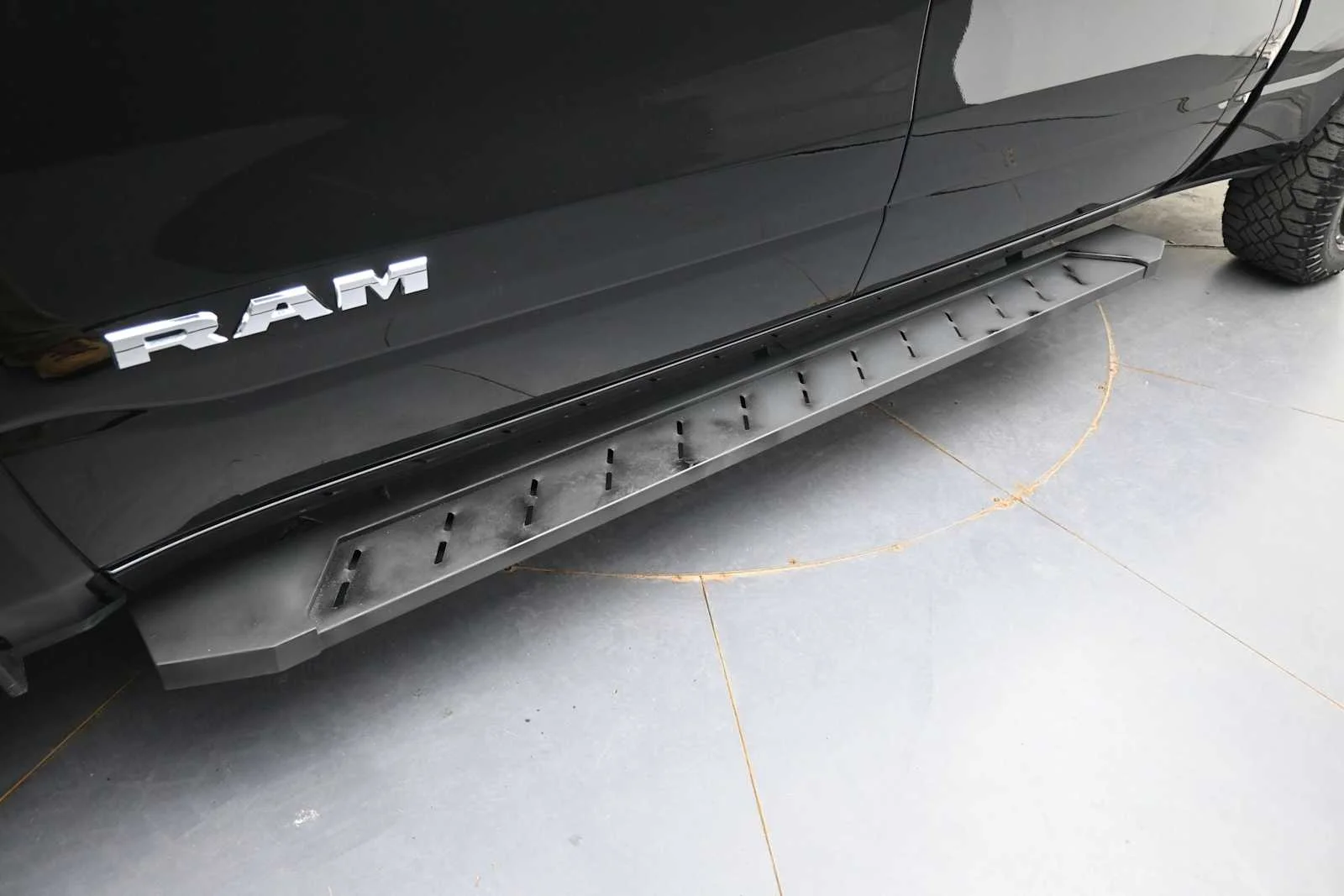 Used 2023 Diamond Black Crystal Pearlcoat Ram Big Horn image 22