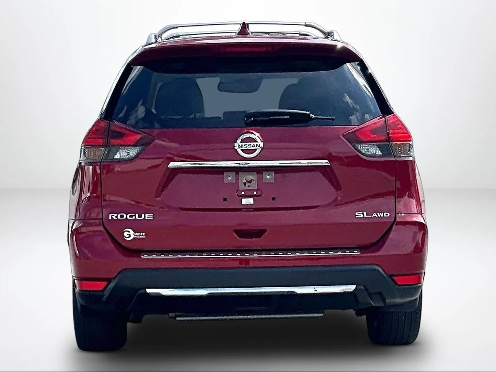 Used 2017 Red Nissan SL image 5