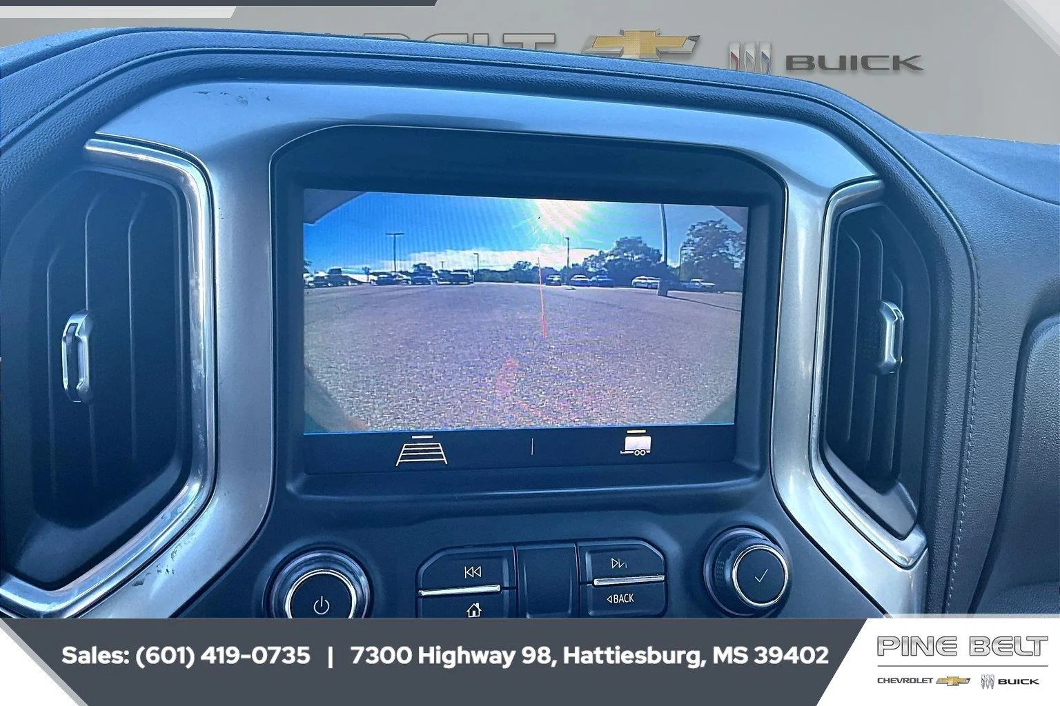 Used 2021 SUMMIT WHITE Chevrolet LT image 16