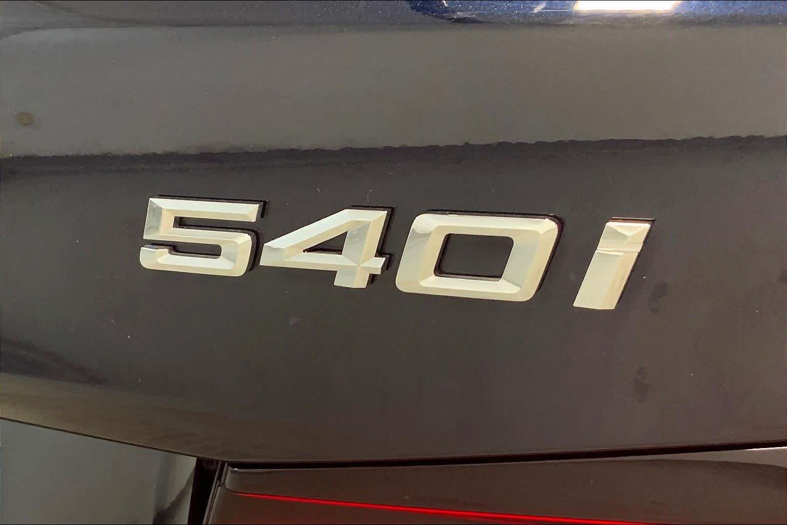 Certified Used 2023 Carbon Black Metallic BMW 540i xDrive image 9