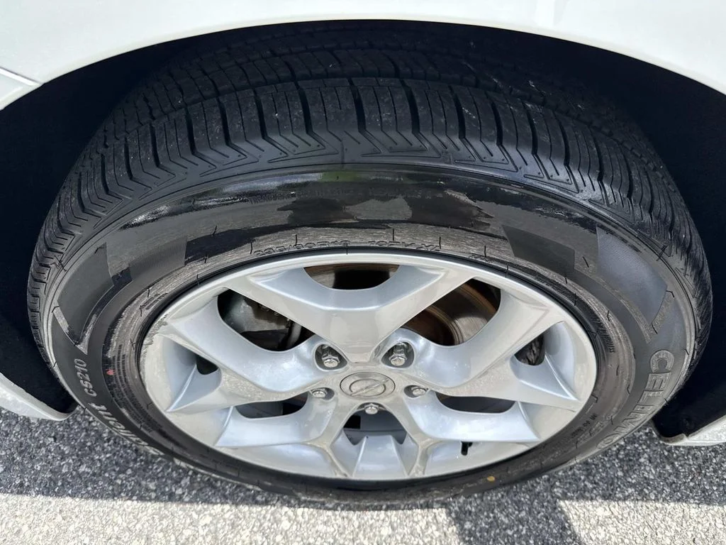 Used 2018 White Chrysler Touring L image 11