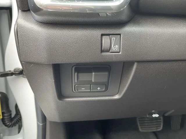 New 2026 White GMC Elevation image 19