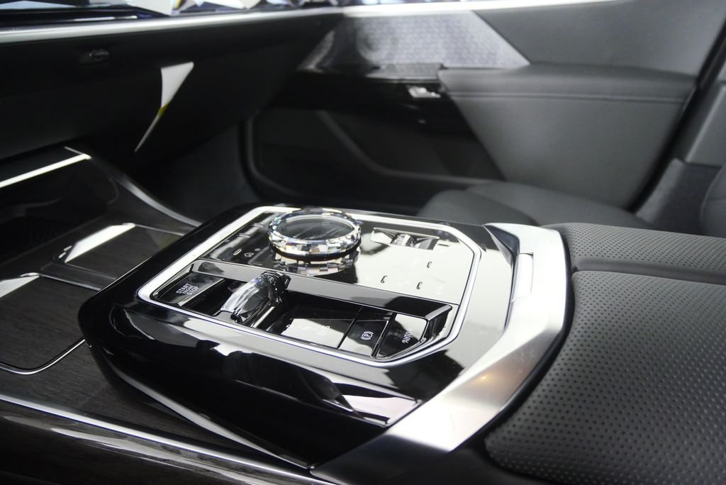 New 2026 Black Sapphire Metallic BMW 760i xDrive image 23