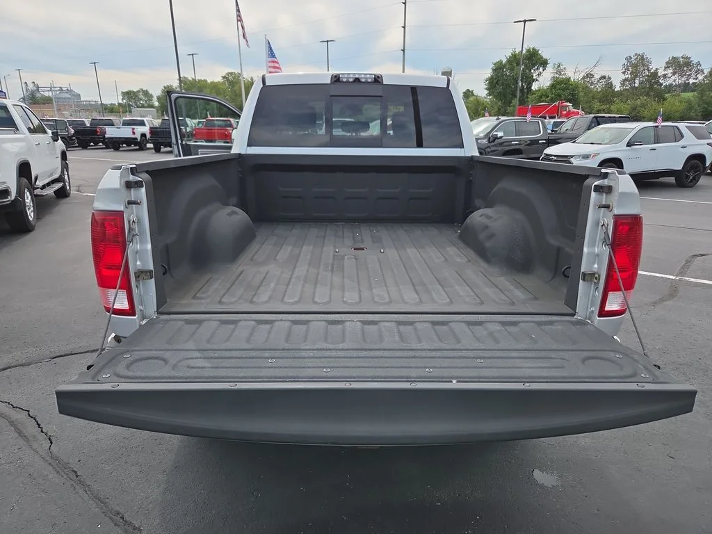 Used 2016 Silver Ram Big Horn image 30