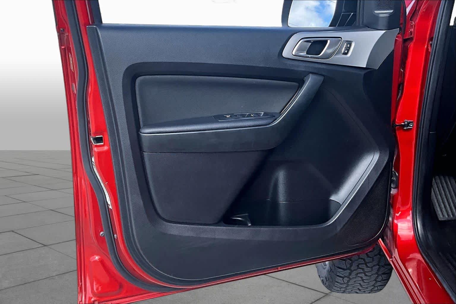 Used 2019 Hot Pepper Red Metallic Tinted Clearcoat Ford XLT image 24