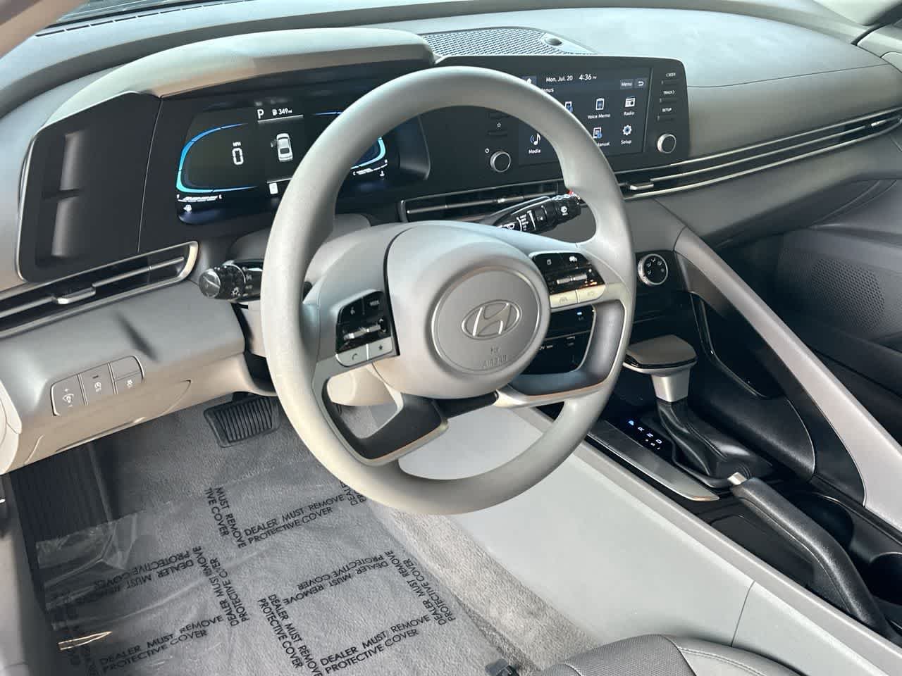 2025 Hyundai Elantra SE - Photo 13