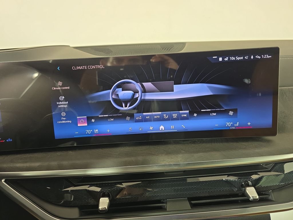 New 2026 Mineral White Metallic BMW xDrive40i image 24
