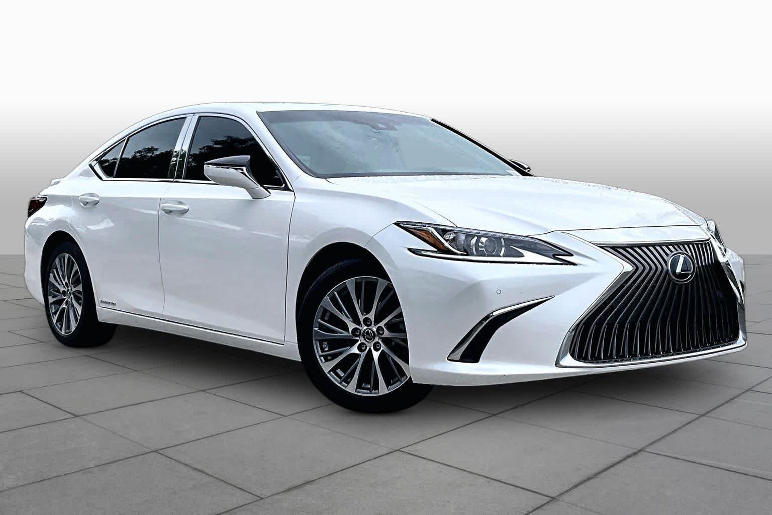 Used 2019 Eminent White Pearl Lexus  image 3