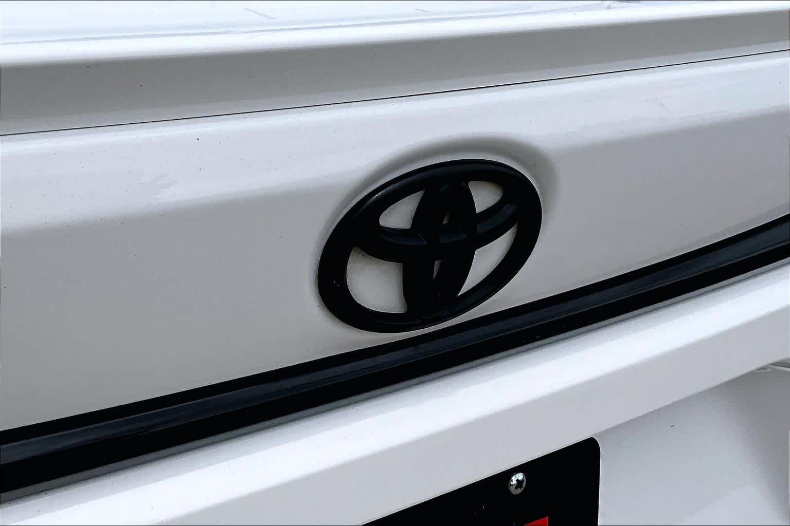 Used 2024 Ice Cap Toyota SE image 29