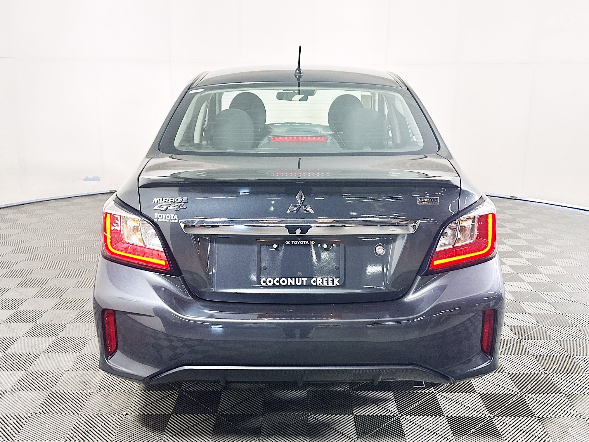Used 2024 Black Mitsubishi ES image 4