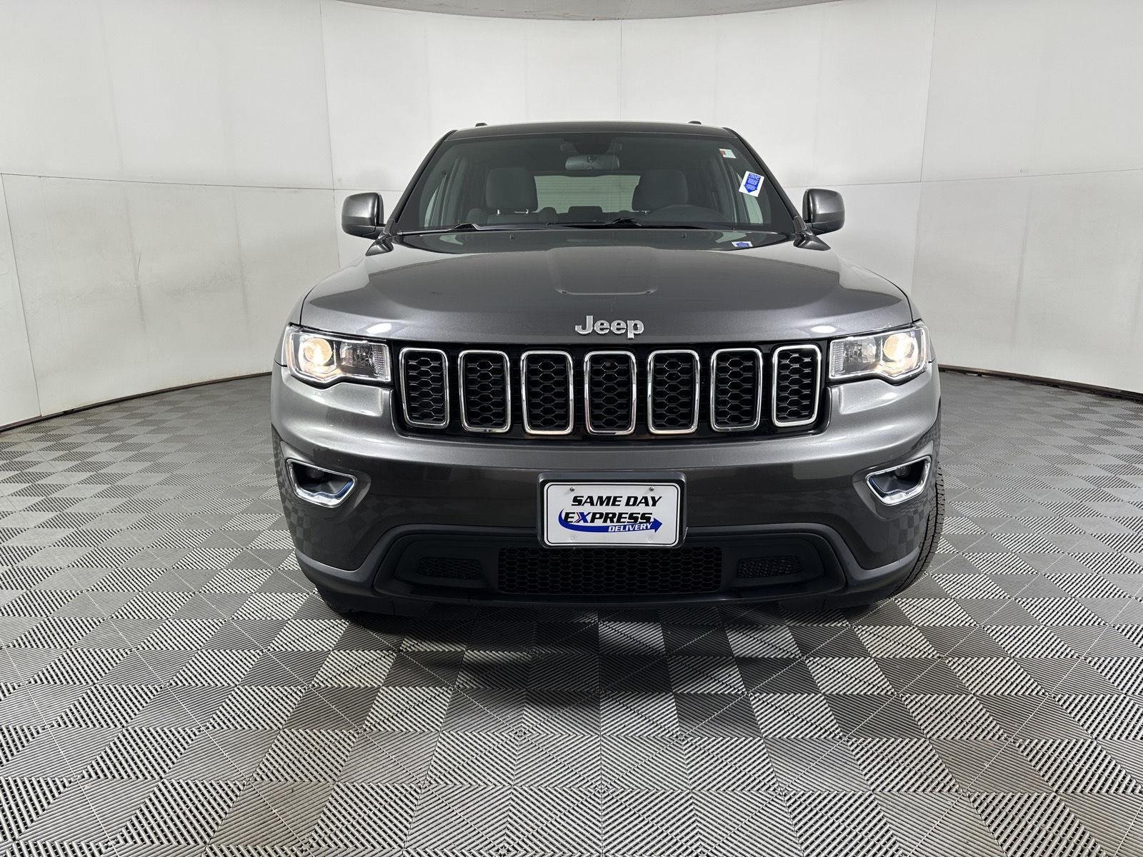 Used 2018 Granite Crystal Metallic Clearcoat Jeep Laredo E image 13
