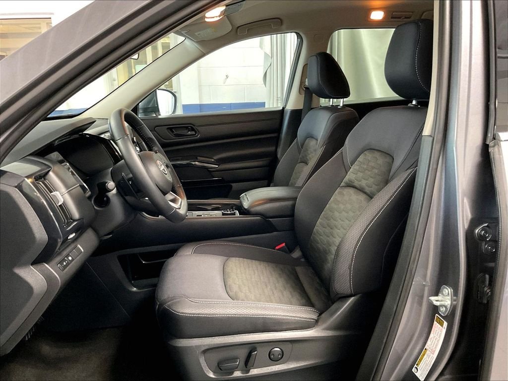 Used 2023 Gray Nissan SV image 10