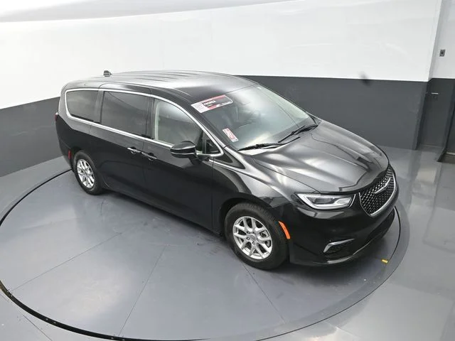 Used 2023 Black Chrysler Touring L image 11