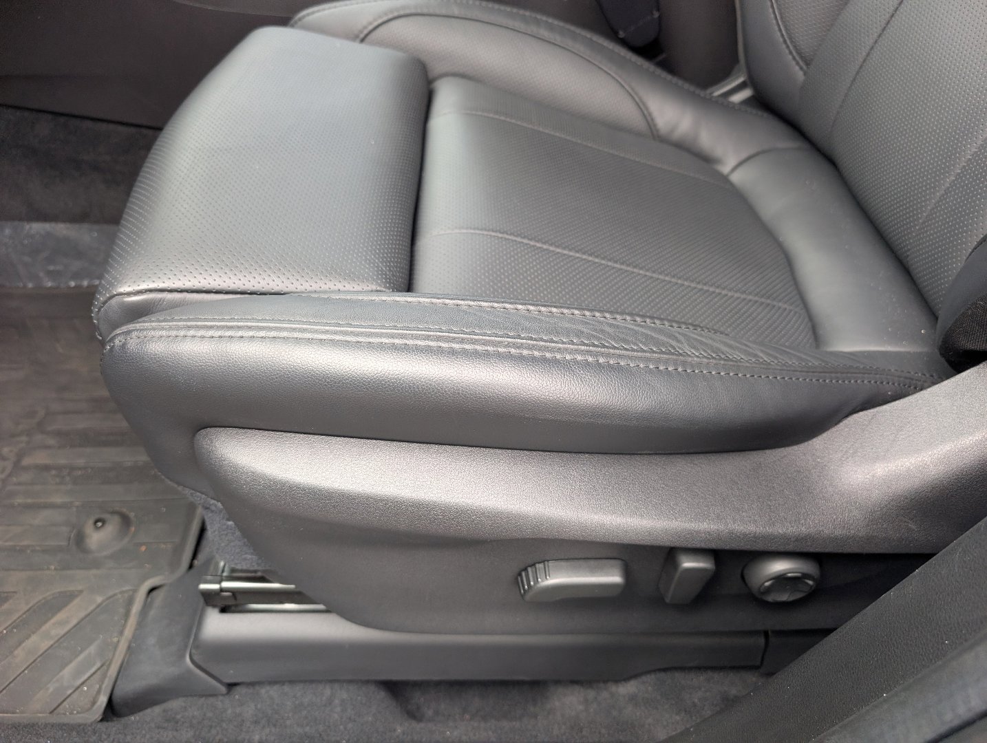 Certified Used 2025 Ice Silver Metallic Subaru Onyx Edition Touring image 21