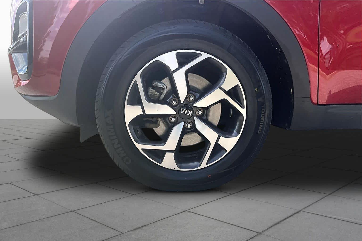 Used 2022 Hyper Red Kia LX image 11