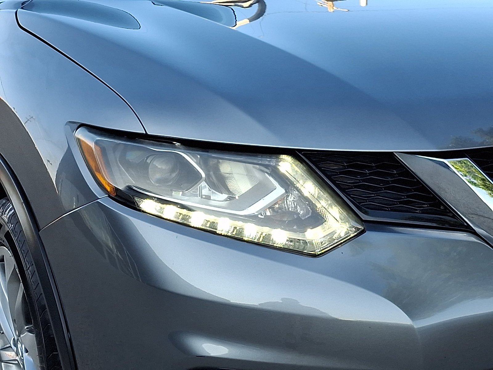 Used 2014 Gun Metallic Nissan SL image 8