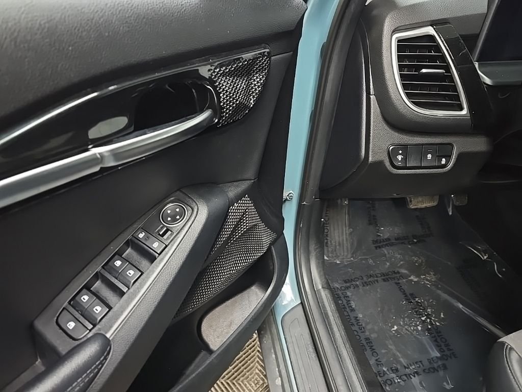 Used 2024 Blue / Black Kia S image 27