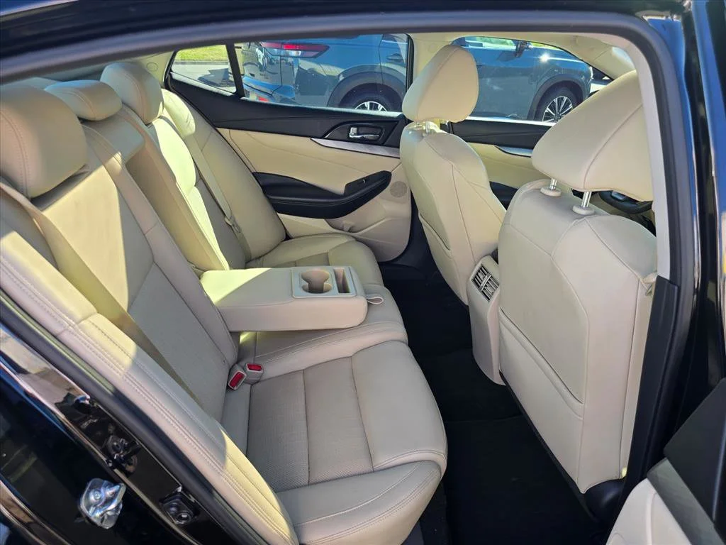 Used 2017 Black Nissan 3.5 SL image 14