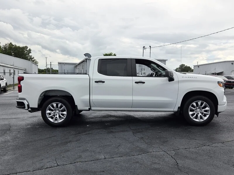 Used 2022 Summit White CHEVROLET CUSTOM image 6