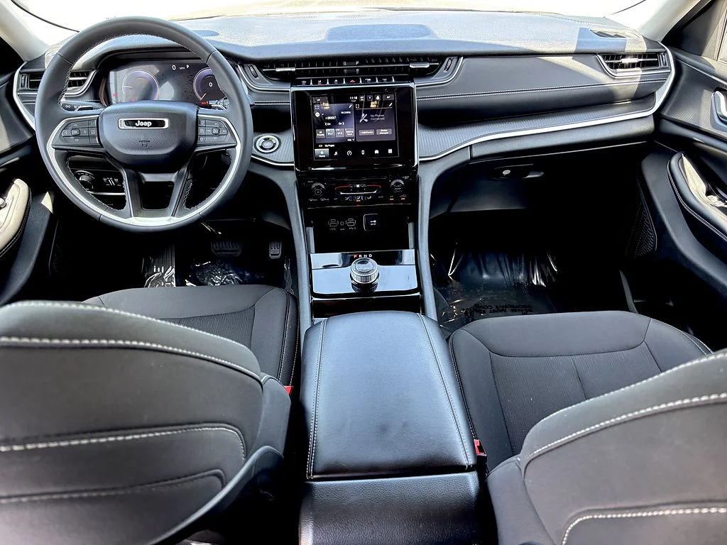 Used 2023 Gray Jeep Laredo image 21
