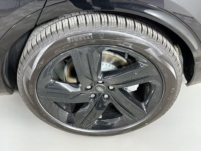 New 2026 Santorini Black Land Rover Dynamic SE image 33
