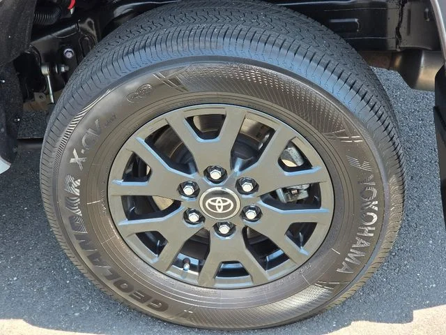 Used 2025 White Toyota SR5 image 15