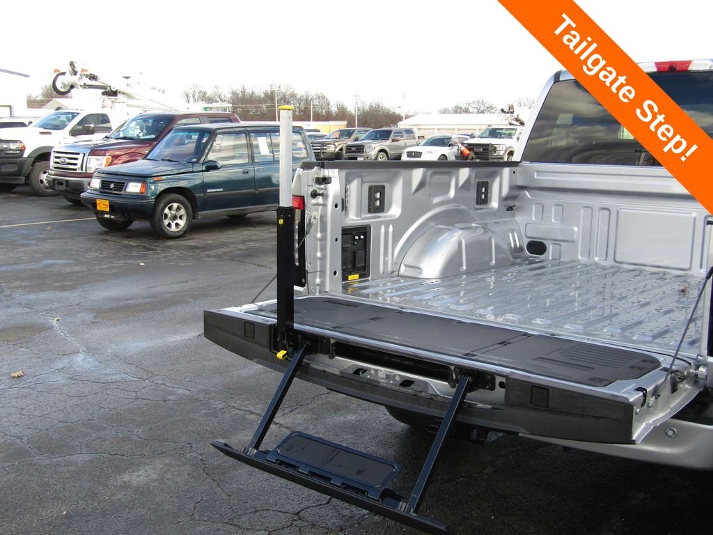 2025 Ford F-150 Lightning Flash - Photo 17