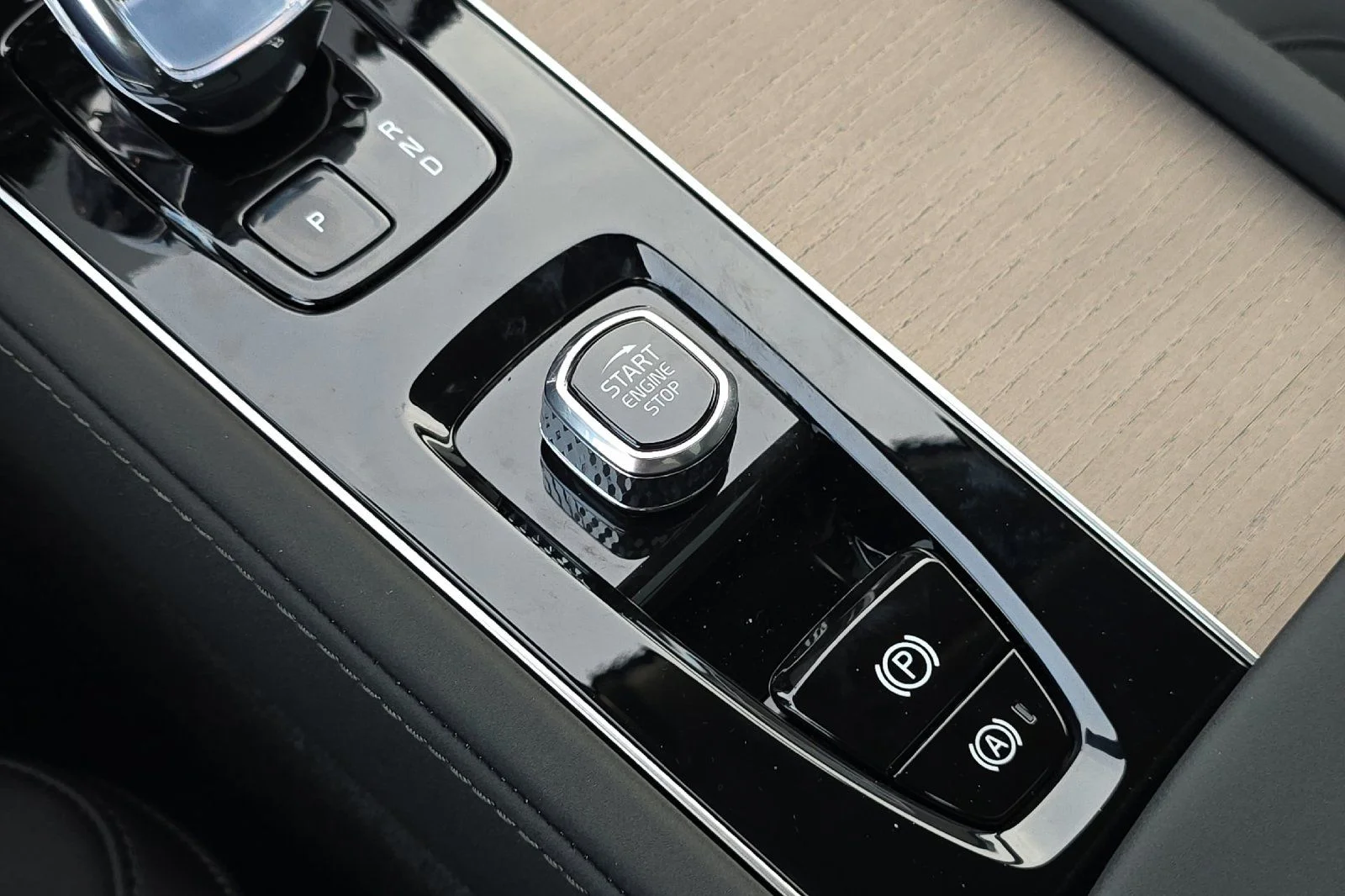 New 2026 Crystal White Volvo Plus image 22
