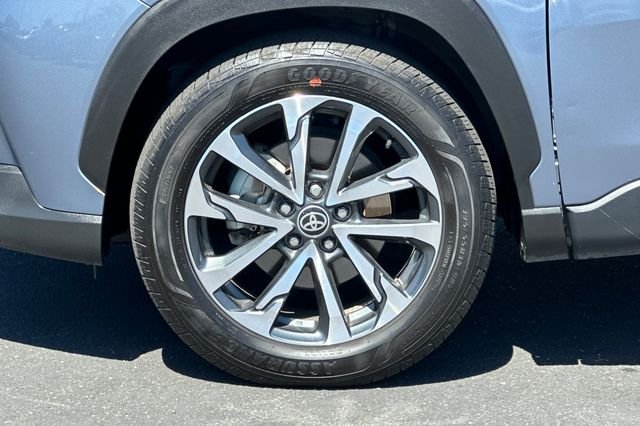 Used 2025  Toyota XLE image 29