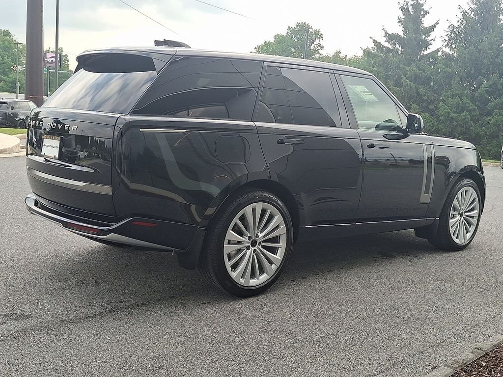 New 2026 Santorini Black LAND ROVER SE image 3