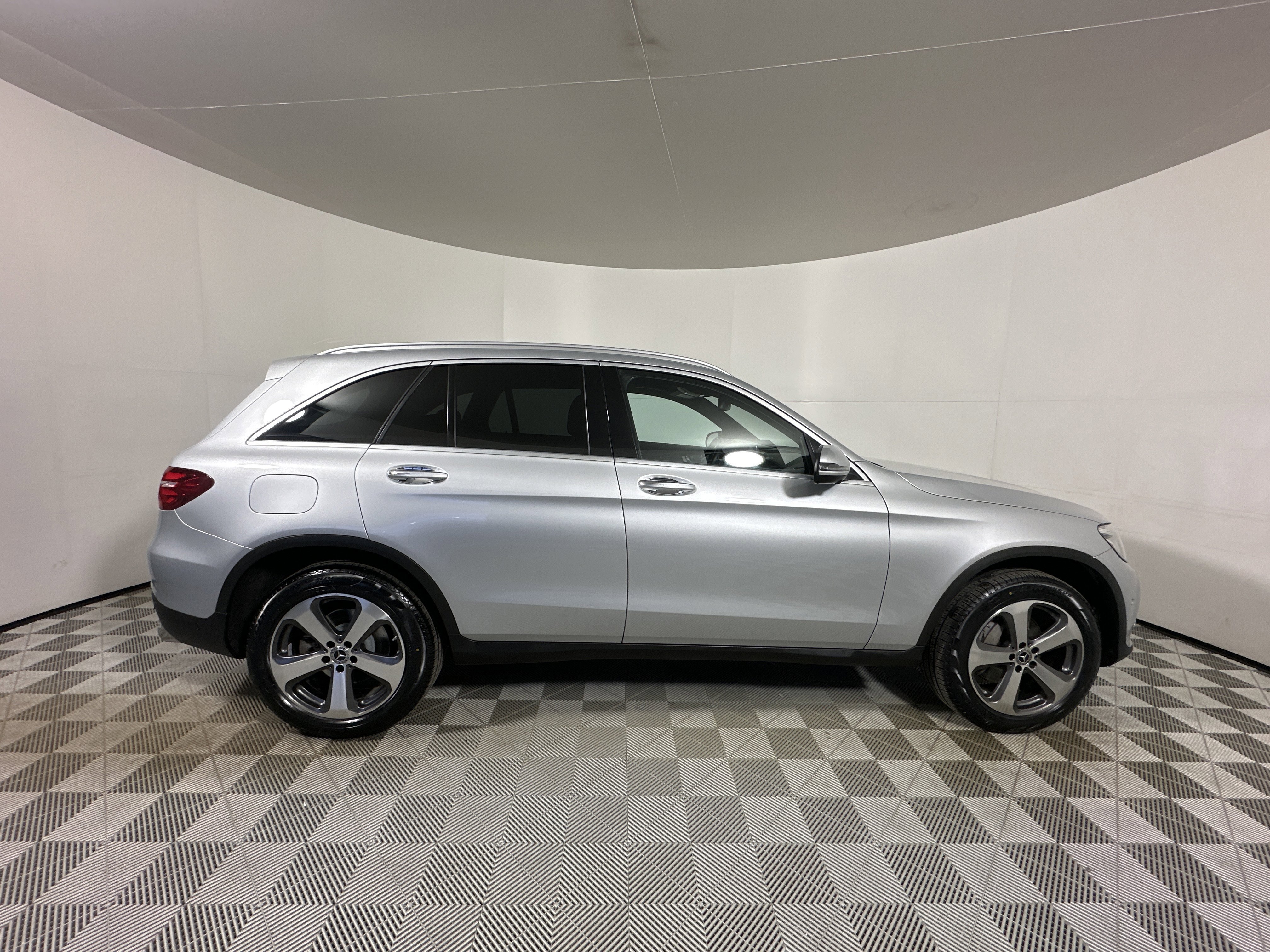 Used 2018 White Mercedes-Benz GLC 300 image 7