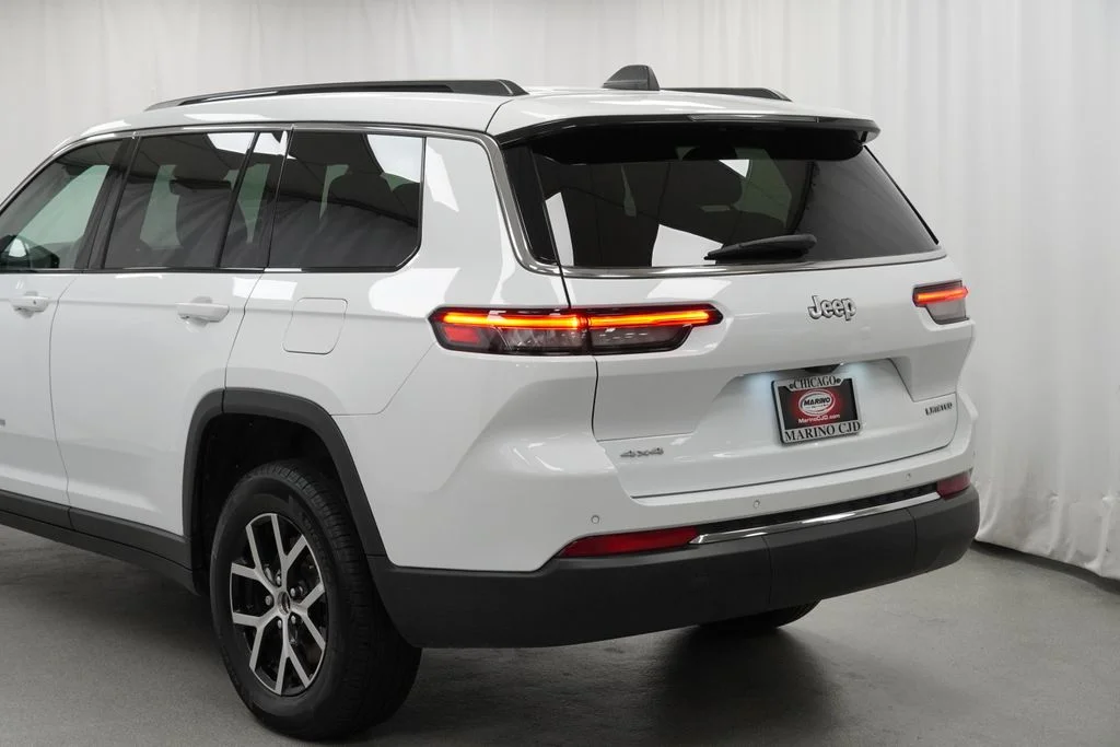 Used 2025 White Jeep Limited image 13