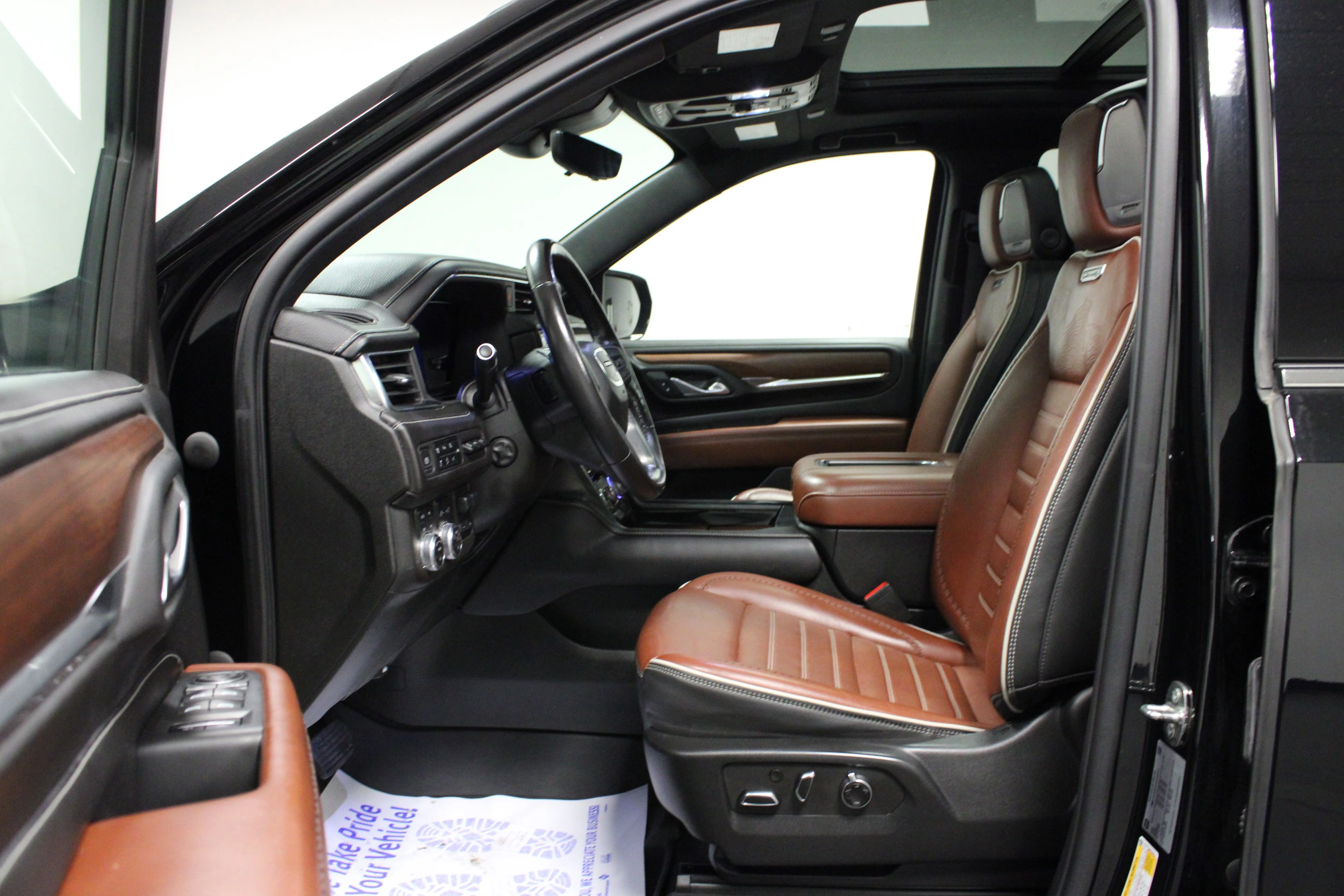Used 2023 Onyx Black GMC Denali Ultimate image 10