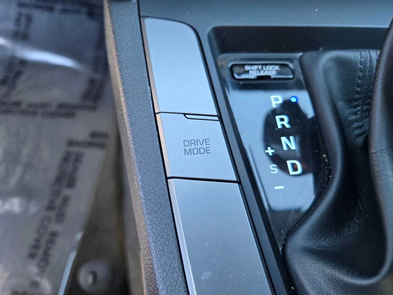 Used 2020  Hyundai SE image 17