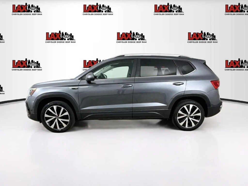 Used 2022 Black Volkswagen 1.5T SE image 4