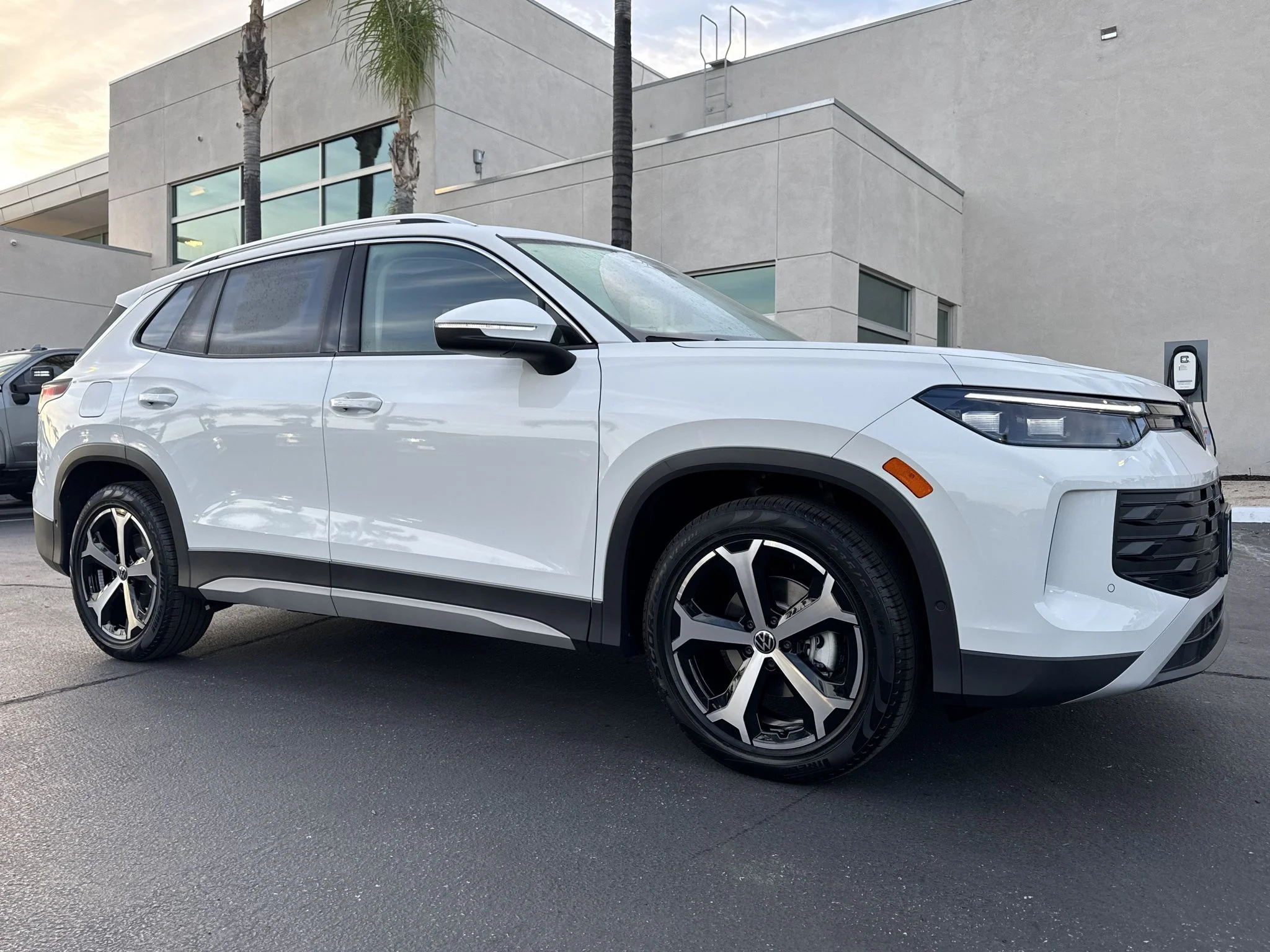 New 2026 Pure White Volkswagen SE image 1