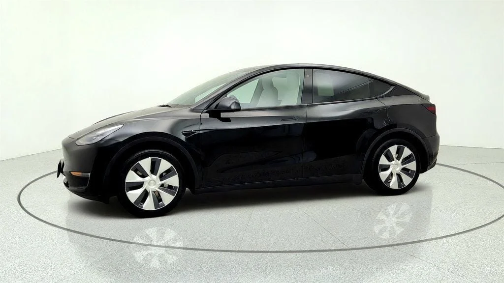 Used 2021 Solid Black Tesla Long Range AWD w/ White/Black 7-Seat Interior image 8