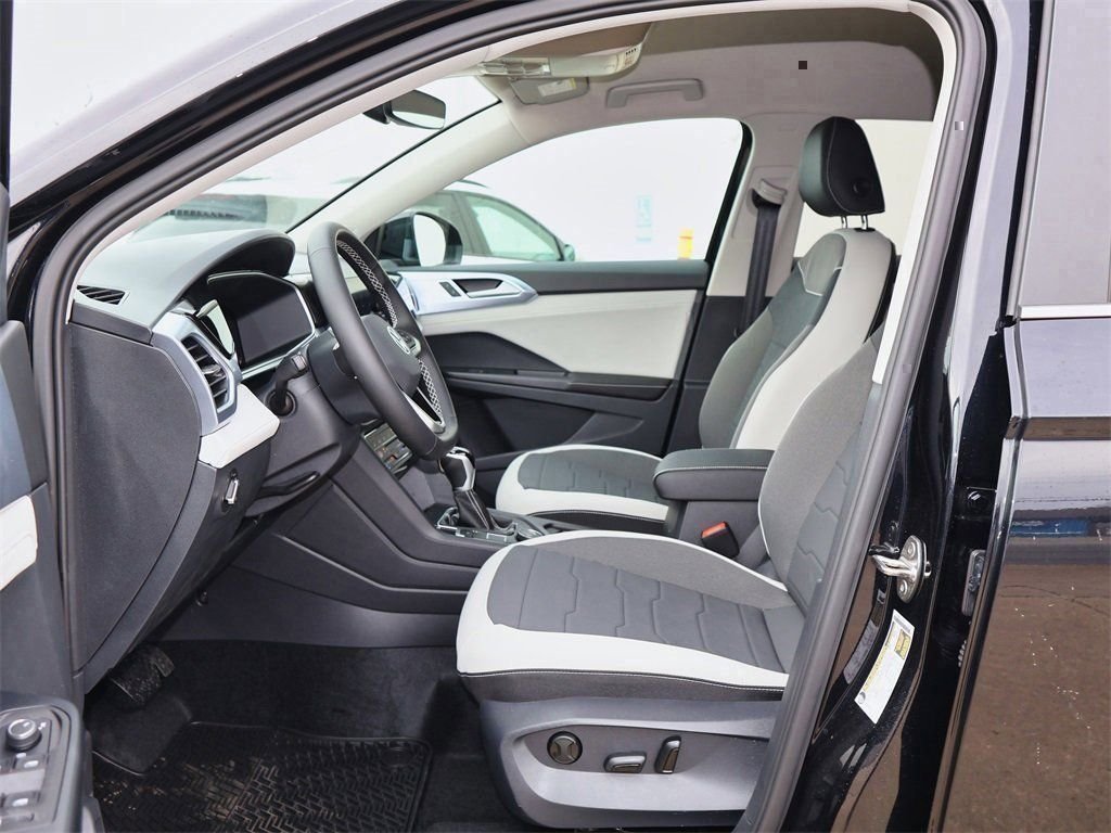 New 2026 Black Volkswagen 1.5T SE image 10