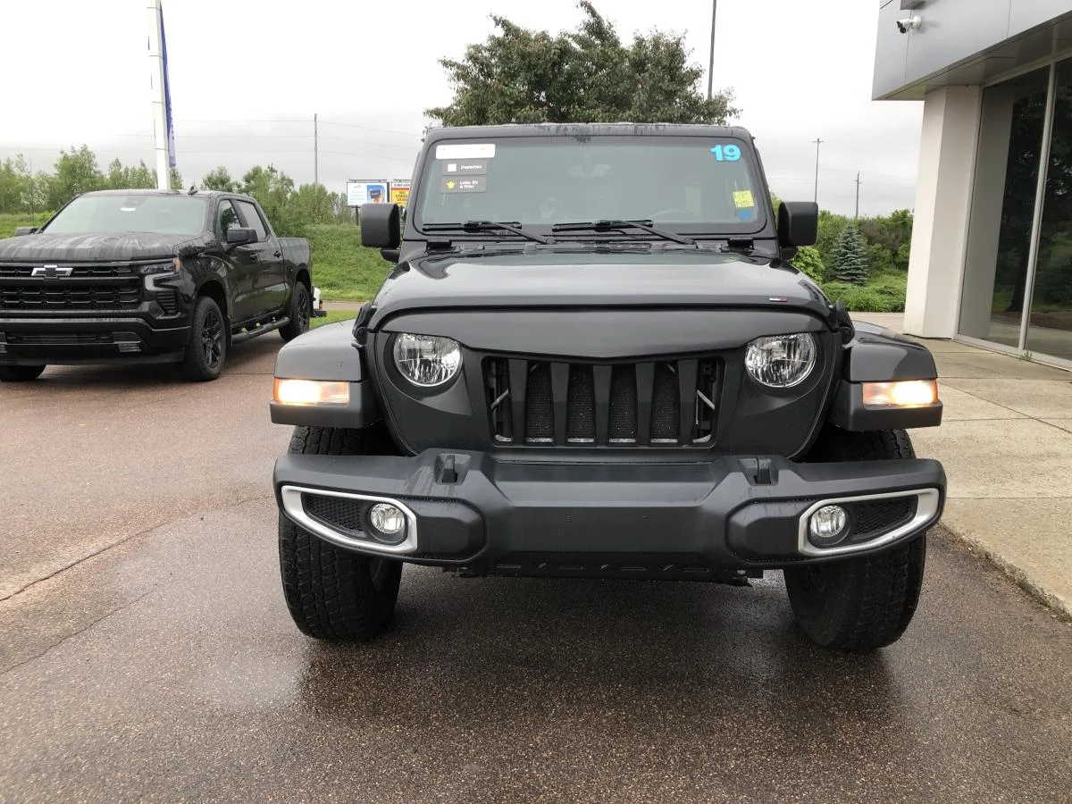 Used 2019 Black Jeep Unlimited Sahara 4x4 image 3
