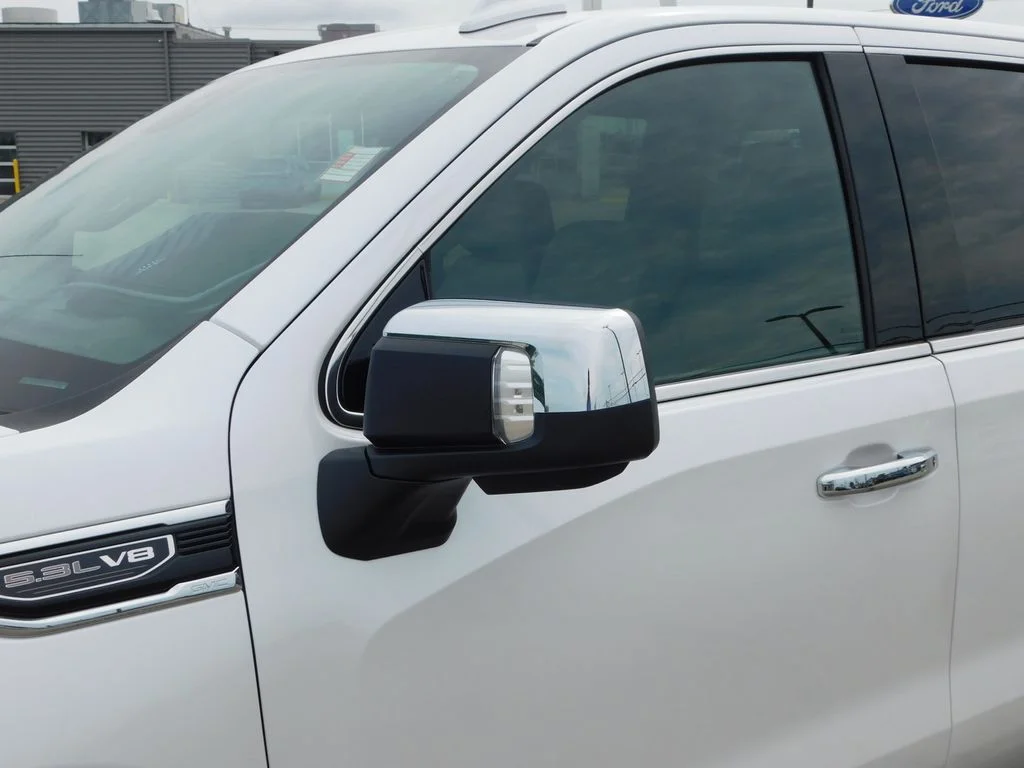 Used 2023 White GMC SLT image 16